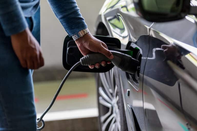 Comment laver une voiture électrique ?